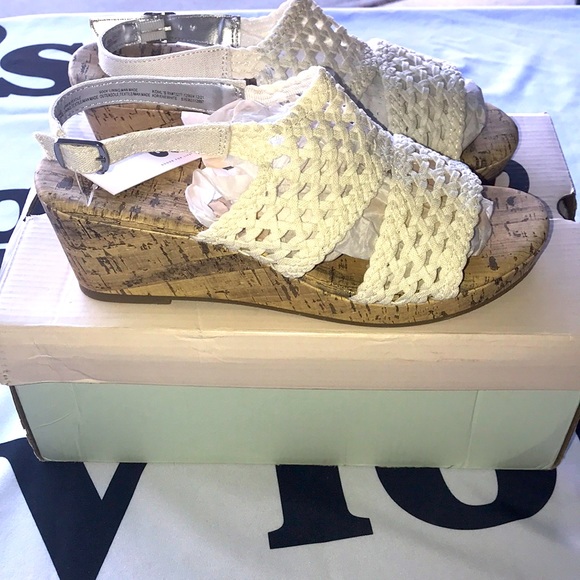 Girls brand new wedge sandals - Picture 1 of 4